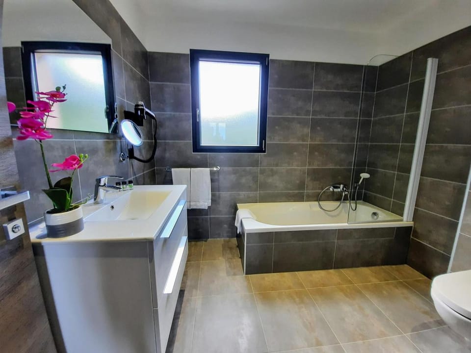 Bathroom, Bath
