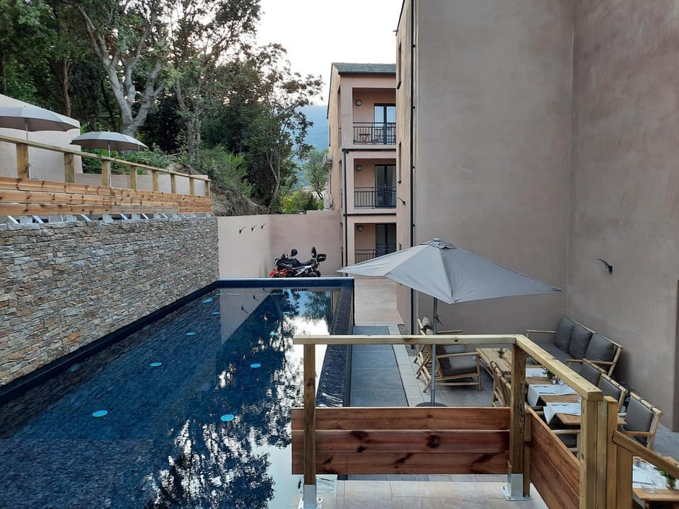 Swimming pool, Swimming pool