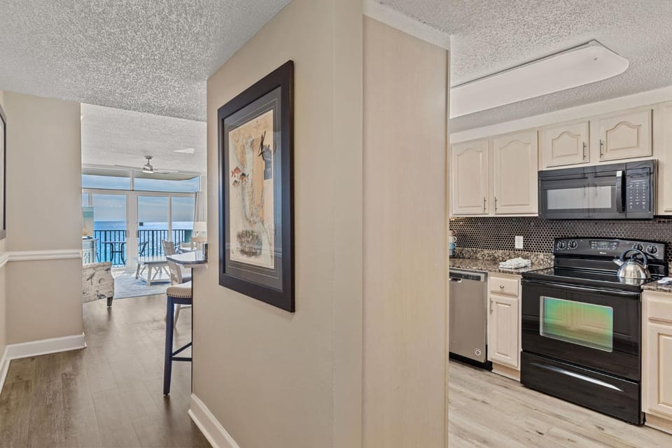 Day, TV and multimedia, Kitchen or kitchenette, Sea view, furniture, microwave, oven, kitchen