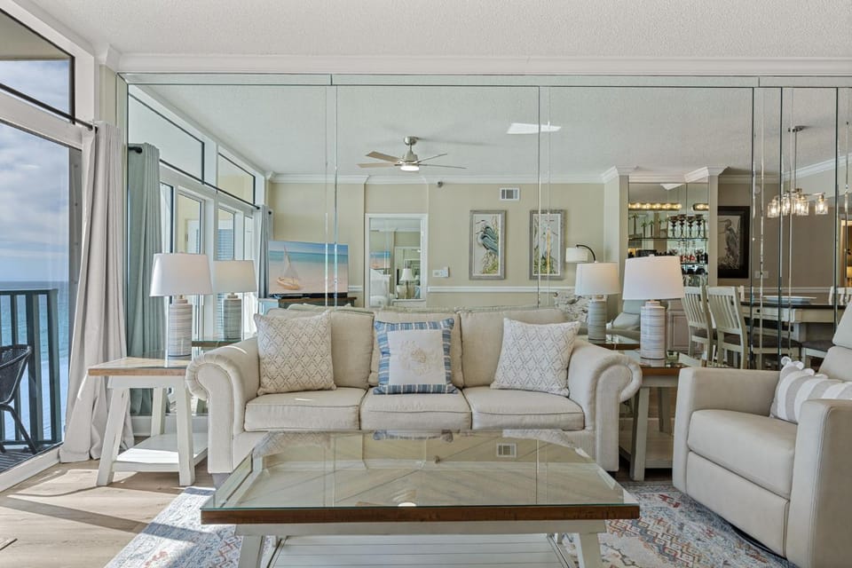Day, View (from property/room), Living room, Seating area, furniture