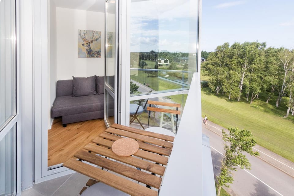 Balcony/Terrace, Street view