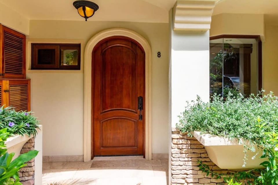 Stylish Split-Level Condo with a Shaded Terrace, Direct Beach Access, and Resort-Style Community Amenities House in Playa Flamingo