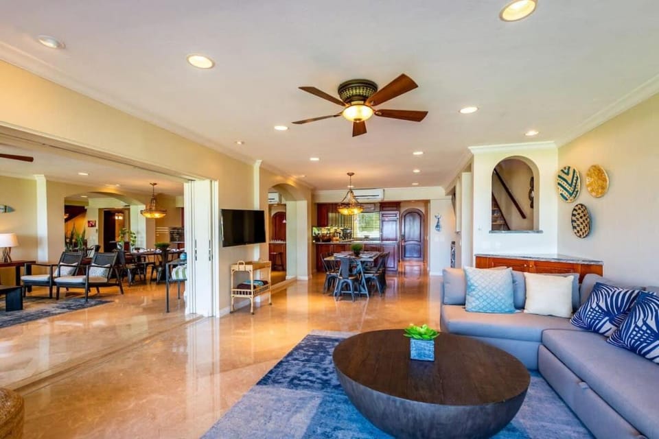 Stylish Split-Level Condo with a Shaded Terrace, Direct Beach Access, and Resort-Style Community Amenities House in Playa Flamingo