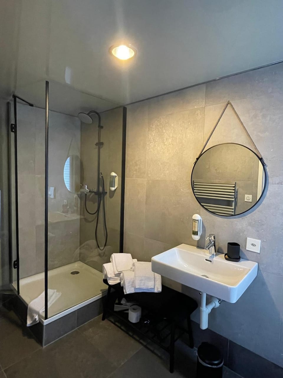 Shower, Bathroom, towels