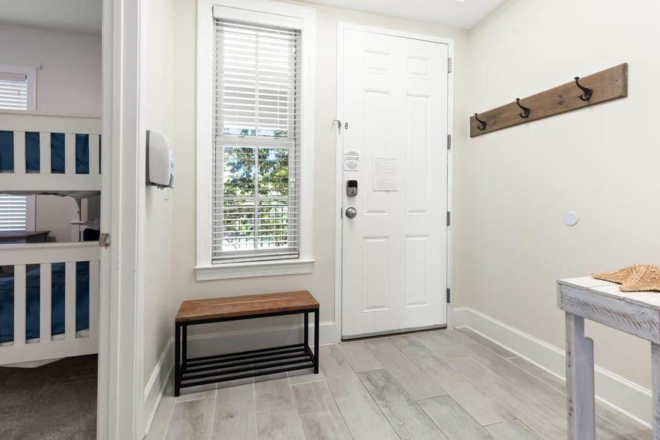 Facade/entrance, Day, Seating area, bunk bed, furniture