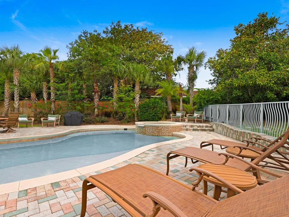 ReGrouper by Newman-Dailey House in Miramar Beach