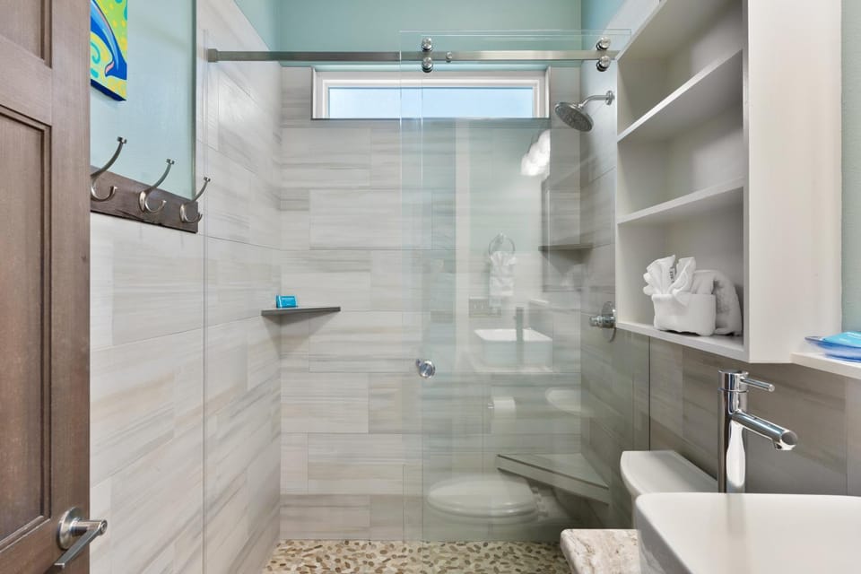 Dolphins Cottage by Newman-Dailey House in Destin