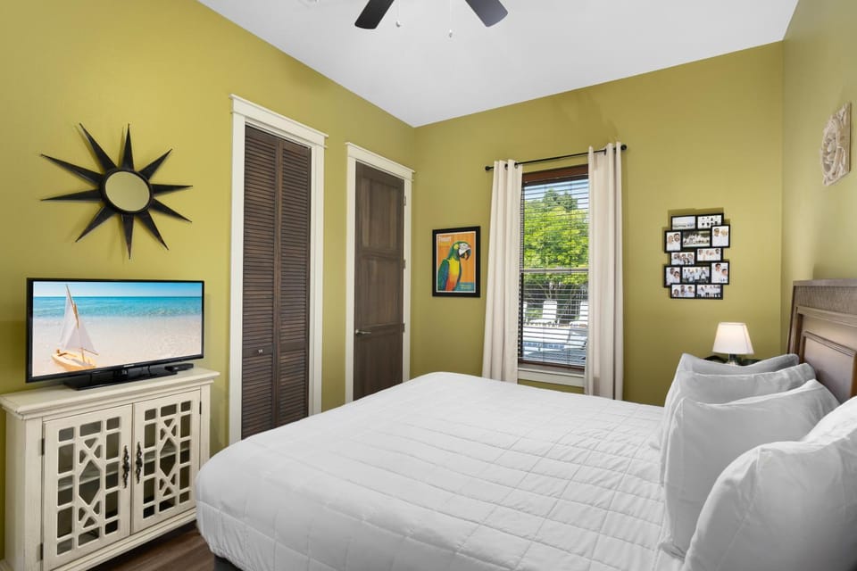 Dolphins Cottage by Newman-Dailey House in Destin