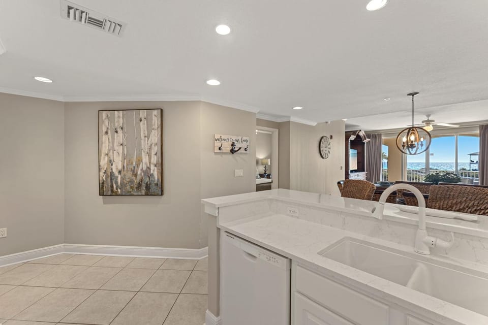 Day, Kitchen or kitchenette, Dining area, dishwasher, furniture, microwave