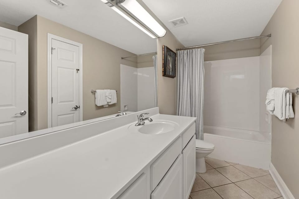 Shower, Toilet, Bathroom, Bath, towels