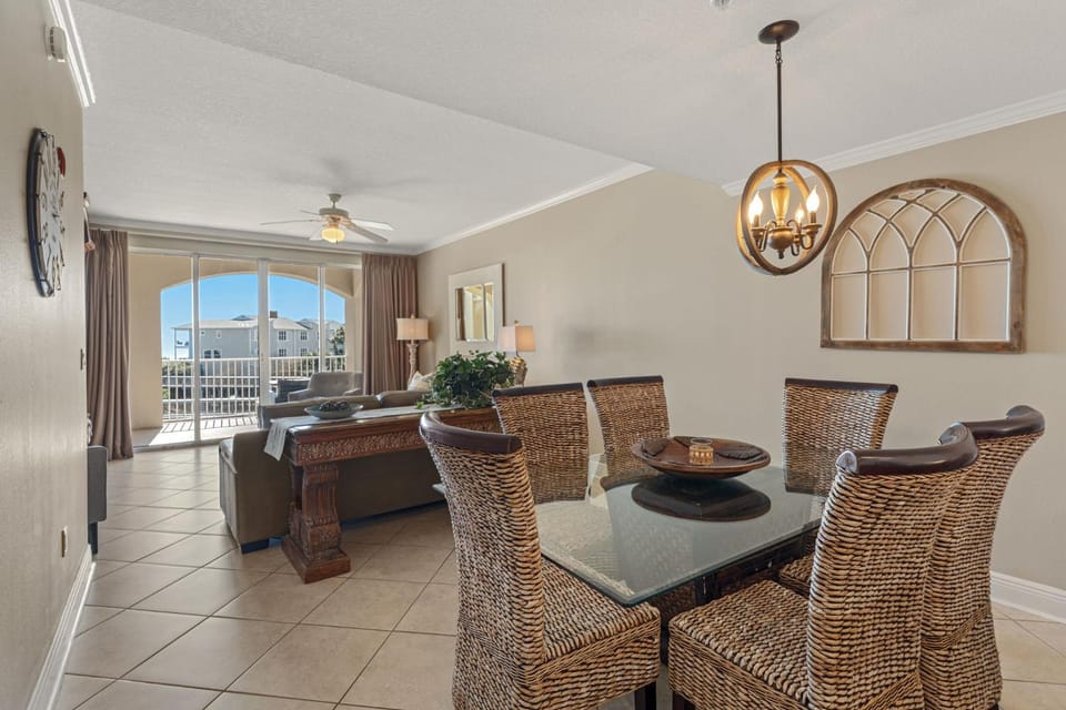 Day, Neighbourhood, Balcony/Terrace, Living room, Seating area, Dining area, furniture