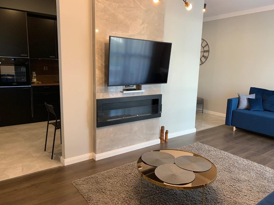 Communal lounge/ TV room, TV and multimedia, Kitchen or kitchenette, Living room, Seating area, Evening entertainment