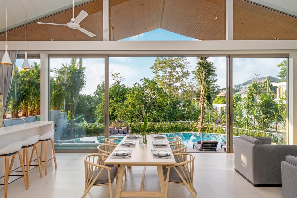 Garden, Balcony/Terrace, Living room, Seating area, Swimming pool, Swimming pool