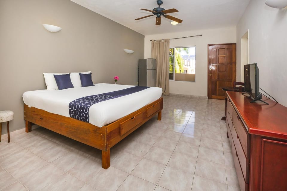 Bed, TV and multimedia, Bedroom