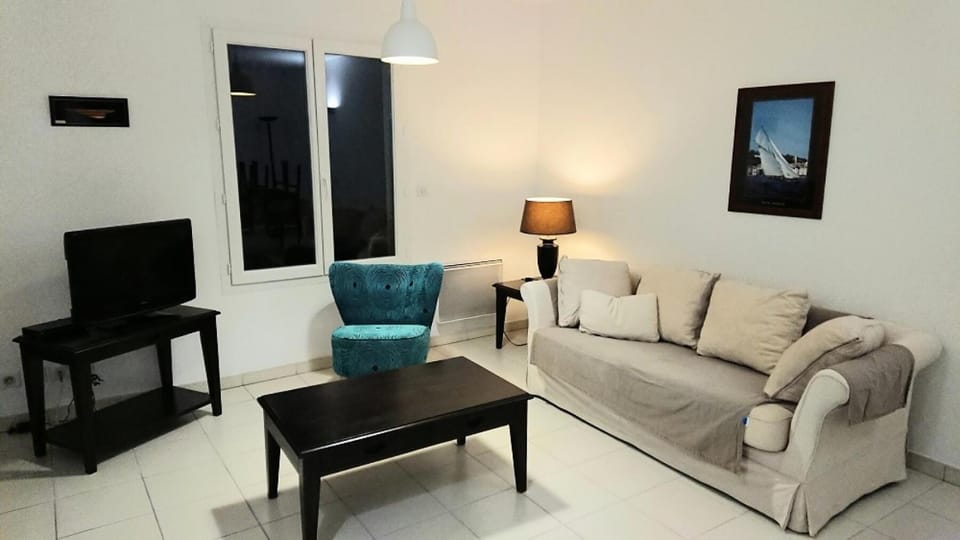 Bed, Living room, kitchen