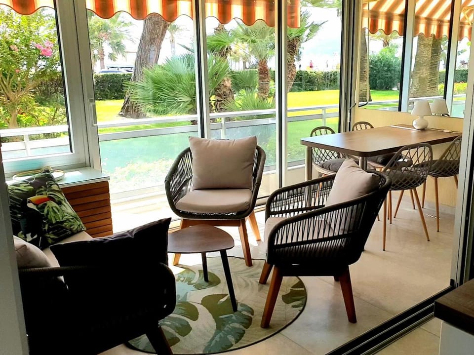 Garden and beach sea view apartment Cannes Apartment in Cannes
