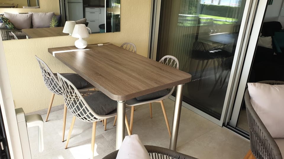 Garden and beach sea view apartment Cannes Apartment in Cannes