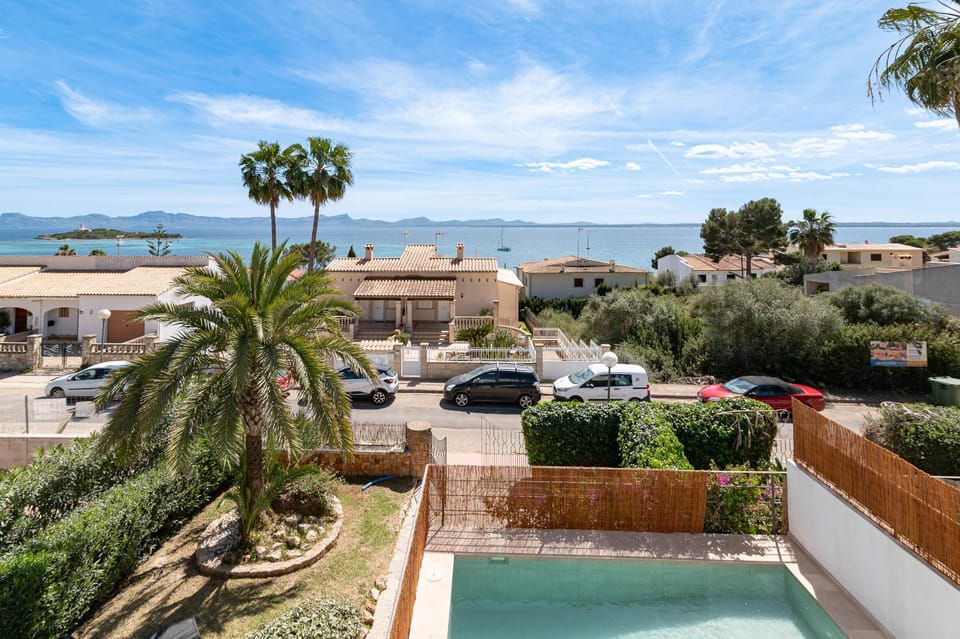 Day, Beach, Pool view, Sea view, Street view, Swimming pool, Parking