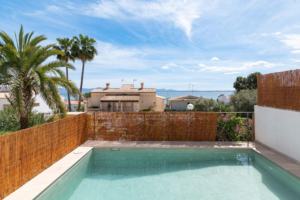 Sea view, Swimming pool