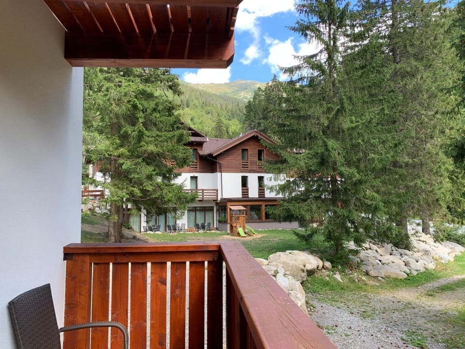 Property building, Restaurant/places to eat, Day, Natural landscape, Summer, Children play ground, Garden, Balcony/Terrace, Garden view, Mountain view