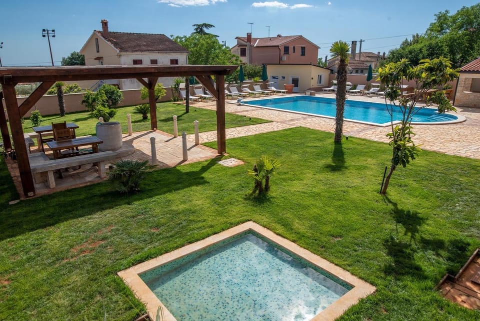 Garden, Swimming pool