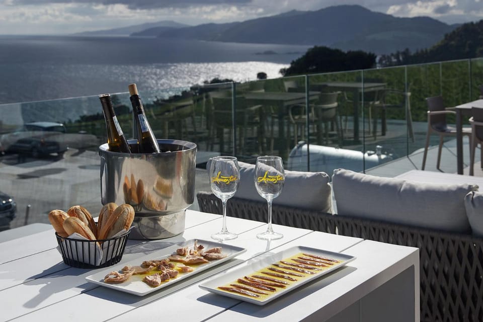 Restaurant/places to eat, Balcony/Terrace