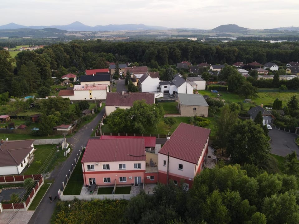 Neighbourhood, Bird's eye view