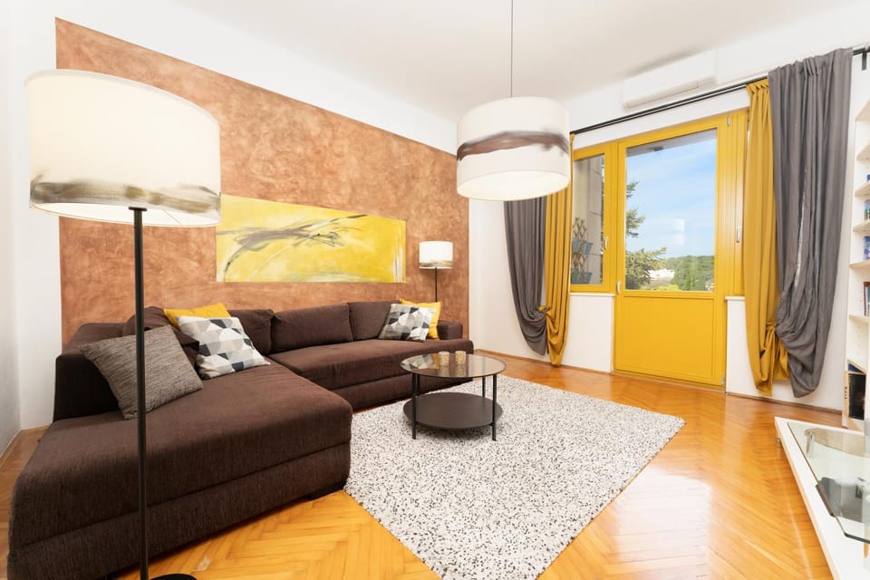 Artistic luxury flat with Colosseum view Apartment in Pula