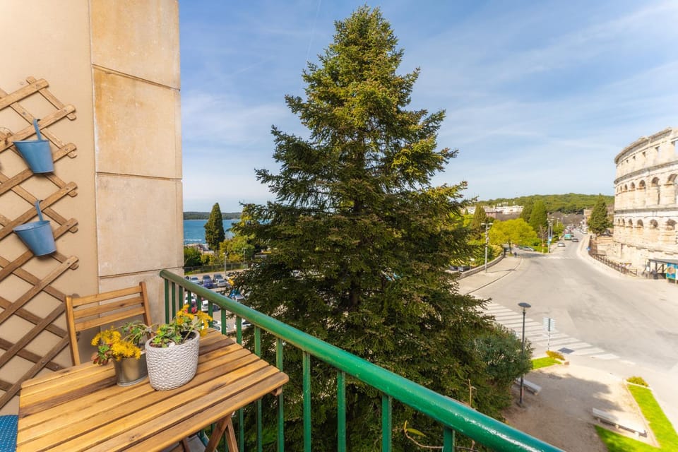 Artistic luxury flat with Colosseum view Apartment in Pula