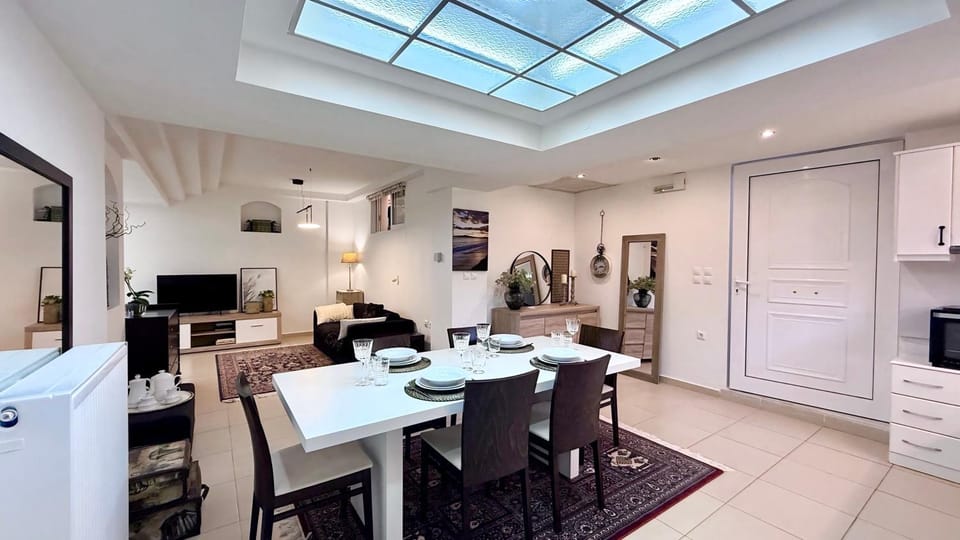 Kitchen or kitchenette, Seating area