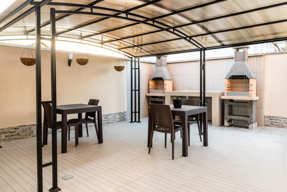 BBQ facilities, Dining area
