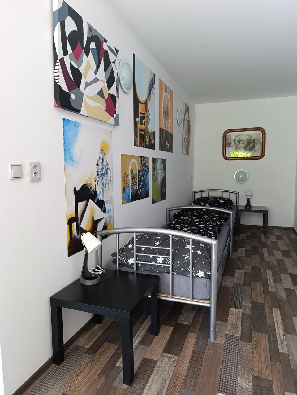 Property building, Bed
