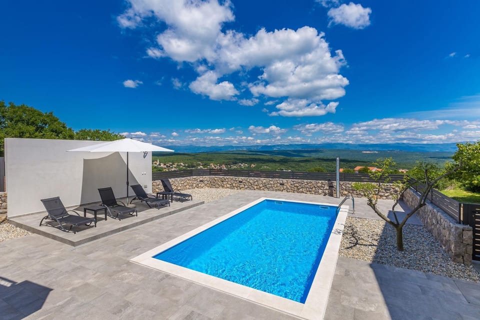 Swimming pool, sunbed