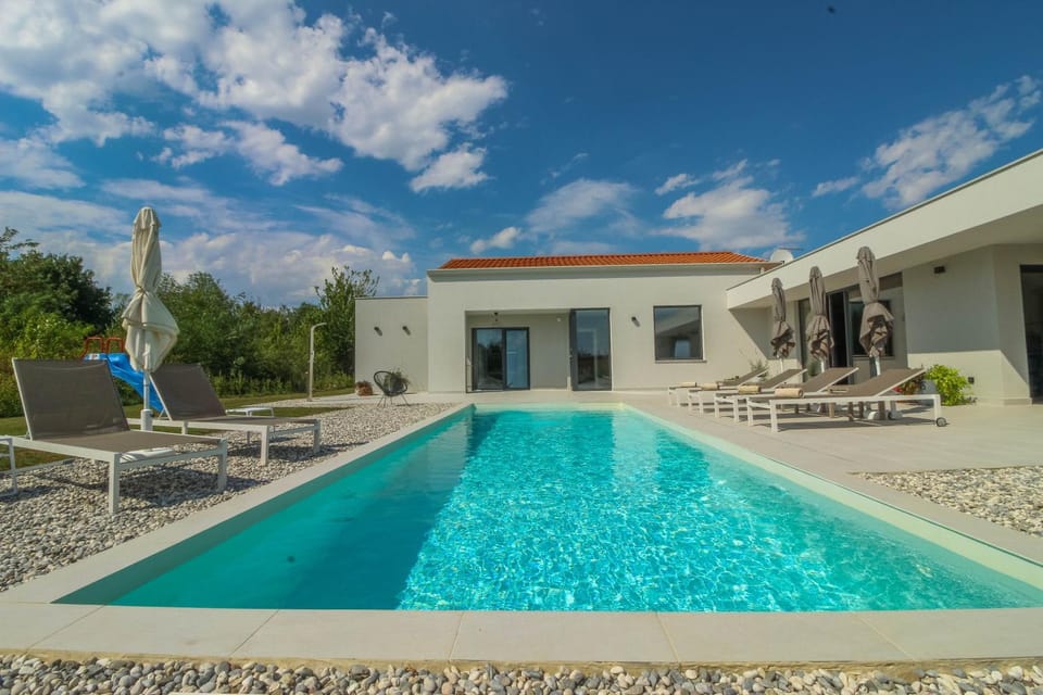 Property building, Swimming pool