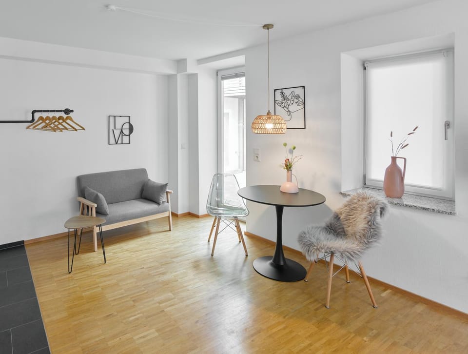 Seating area, Dining area