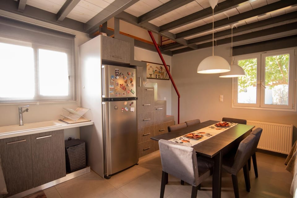 Dining area, kitchen