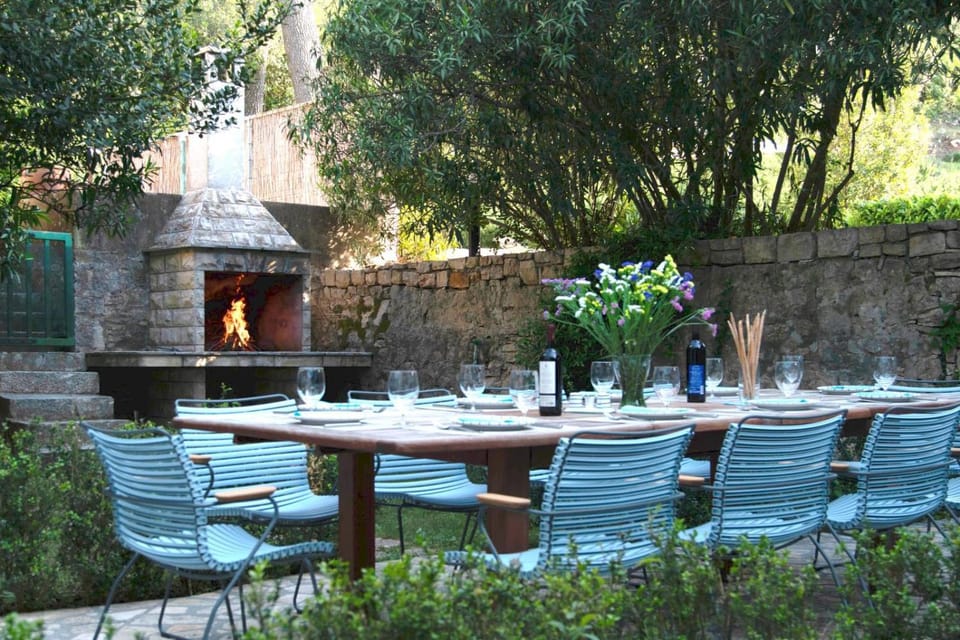 Day, Garden, Seating area, Dining area