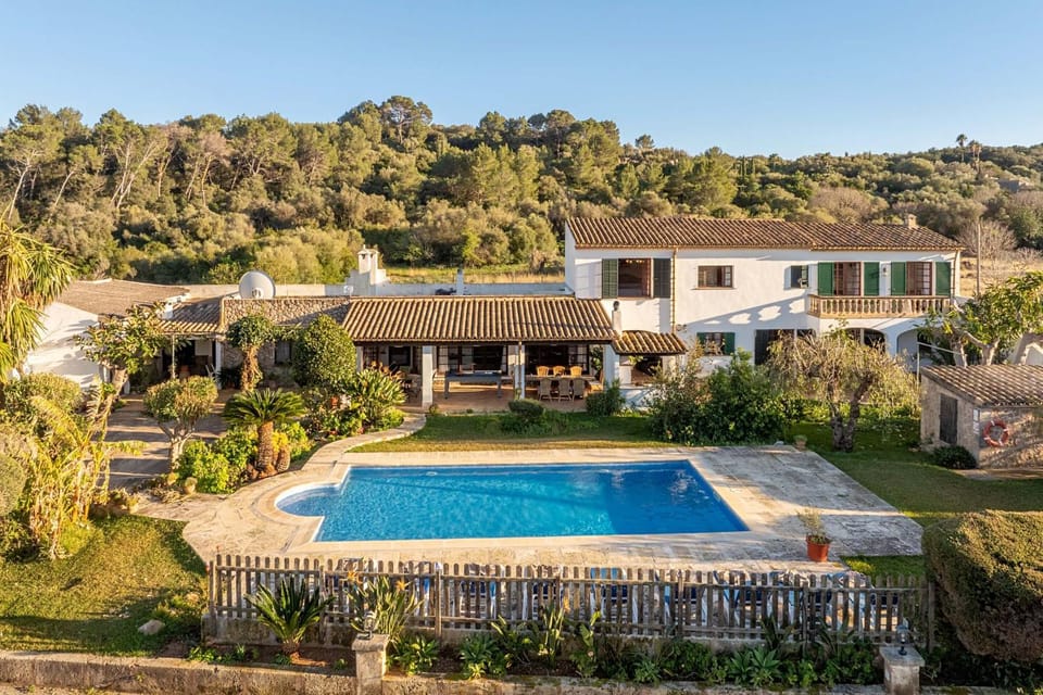 Property building, Patio, Day, Garden, Mountain view, Pool view, sunbed