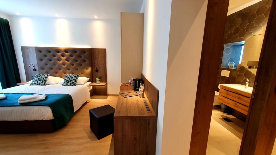 Bathroom, Coffee/tea facilities, Bedroom