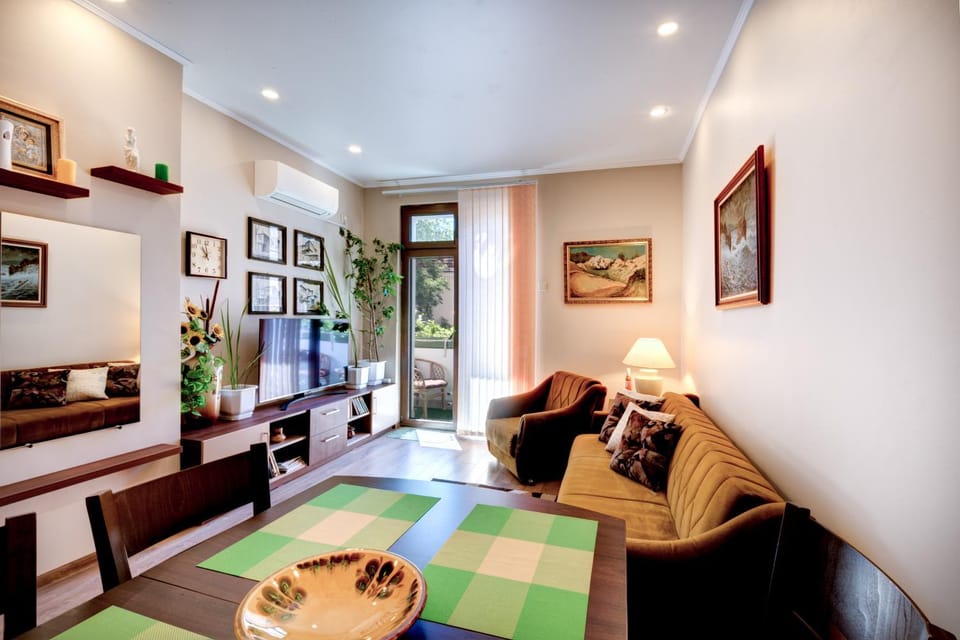 Sea Garden Apartment - First Beach line & Free parking Apartment in Burgas