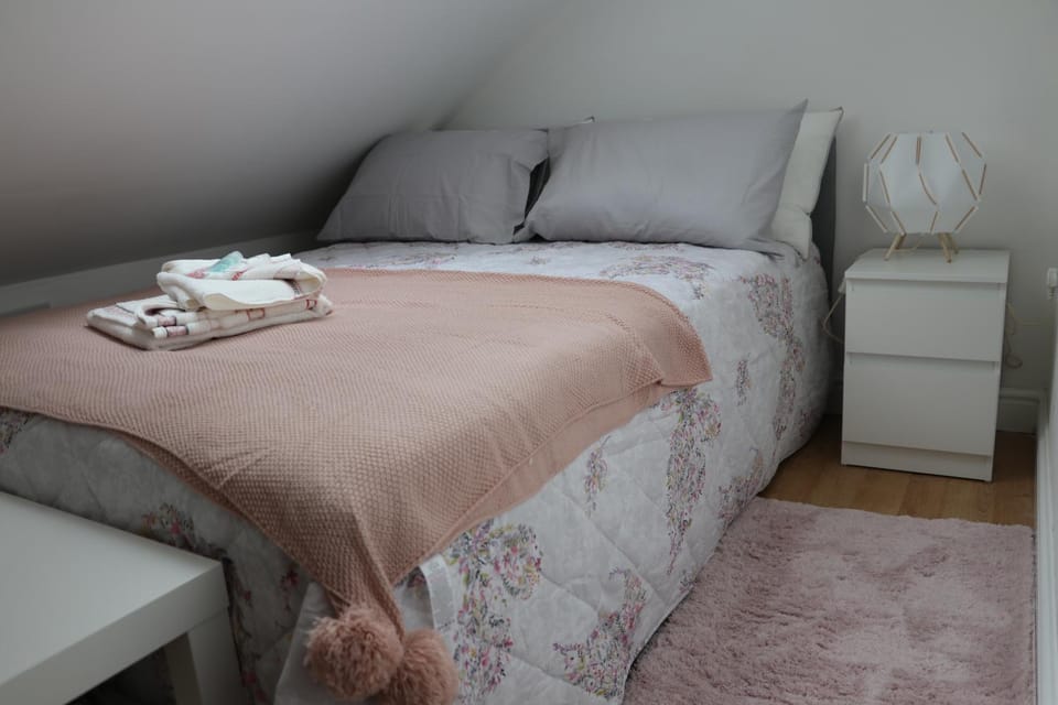 Cosy & Spacious 5 bedroom Luxurious Home House in Dartford