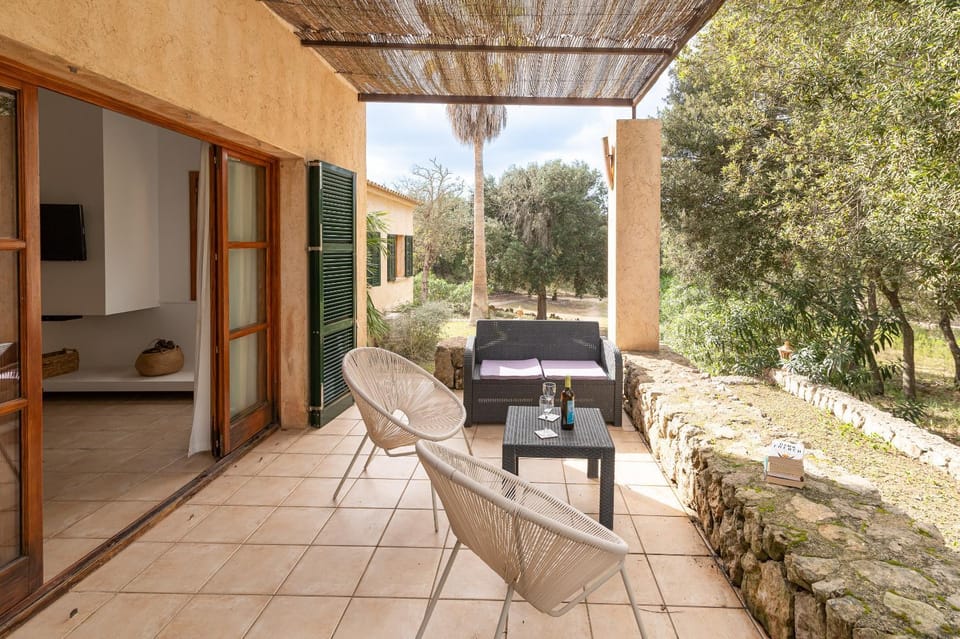 Property building, Day, Balcony/Terrace, Garden view