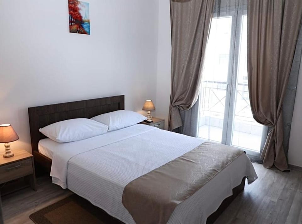 Bed, Photo of the whole room, Bedroom, microwave