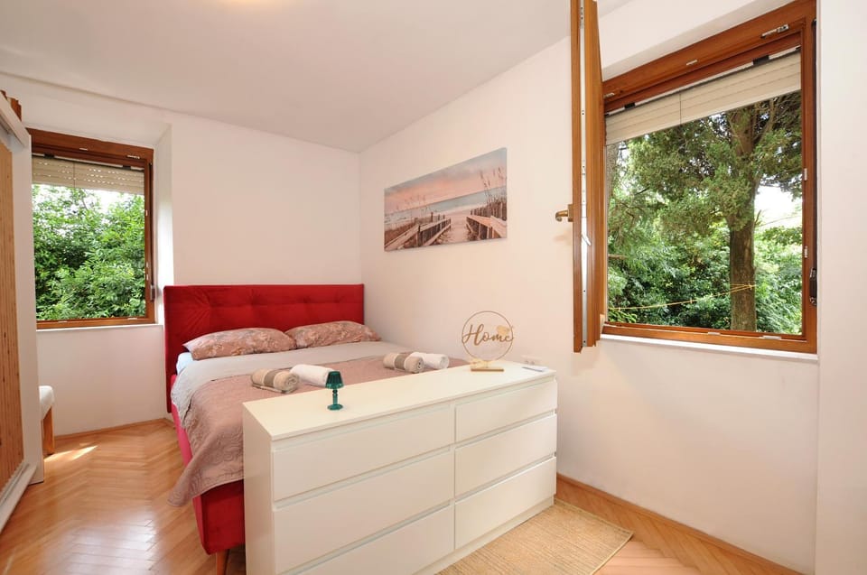 Bedroom, Garden view, wardrobe