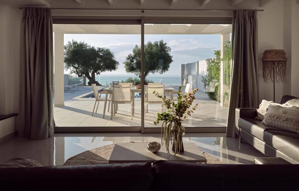 Pool view, Sea view