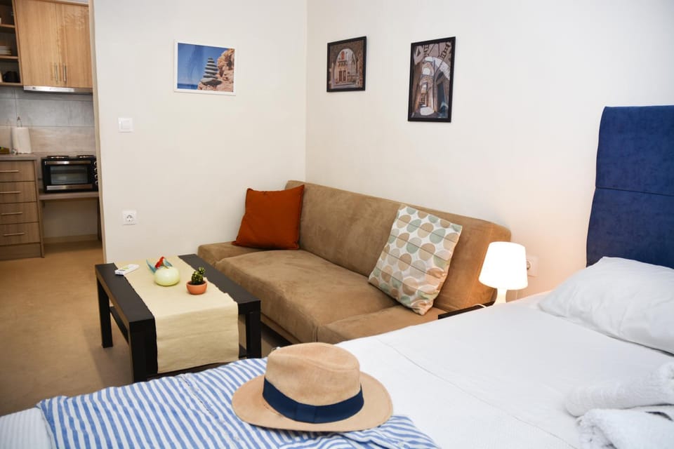 Bed, Living room, kitchen