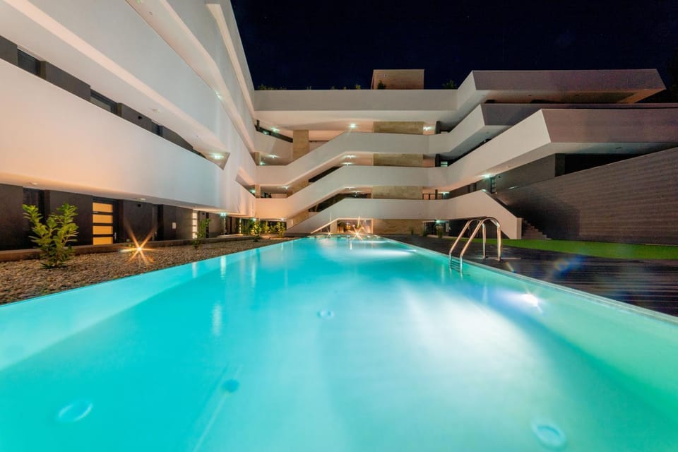Swimming pool, Swimming pool