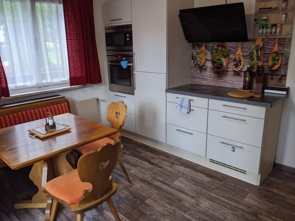 Kitchen or kitchenette, Communal kitchen