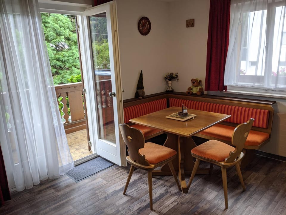 Dining area, Communal kitchen