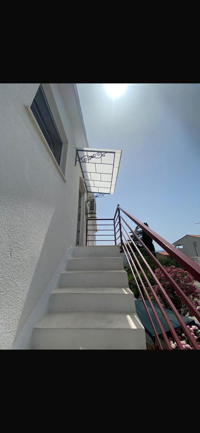 Apartments Ivano Apartment in Okrug Gornji